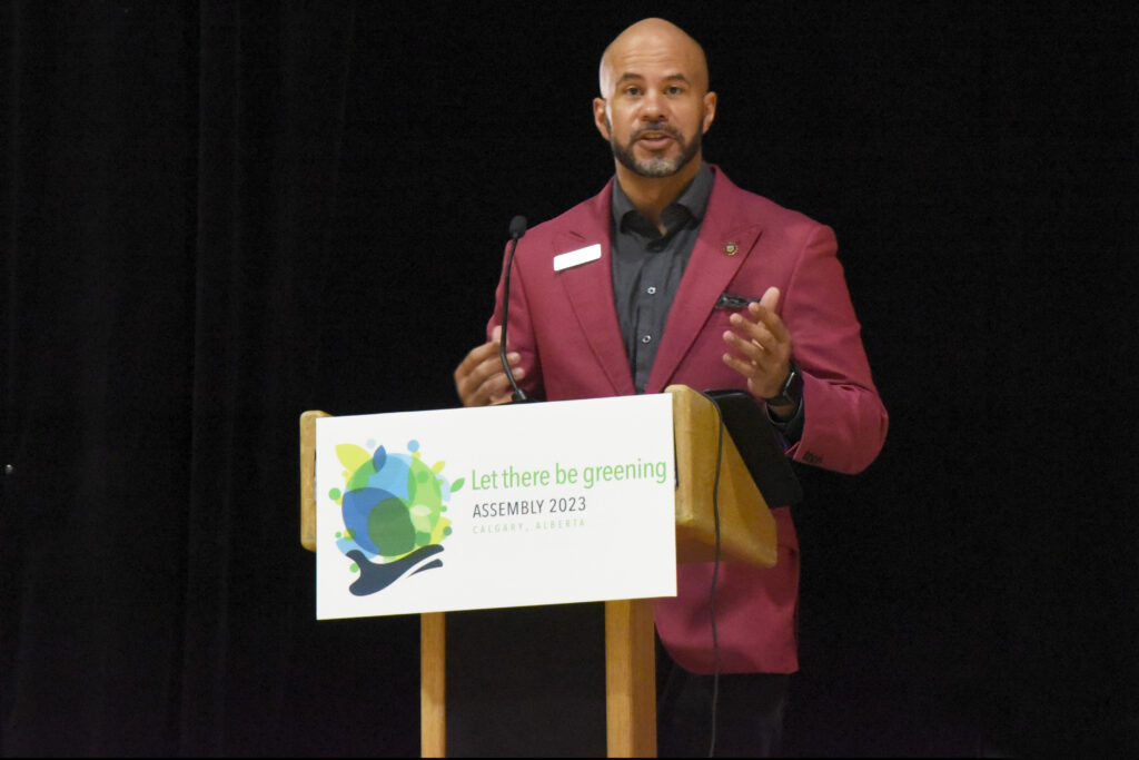 edit-red jacket speaker